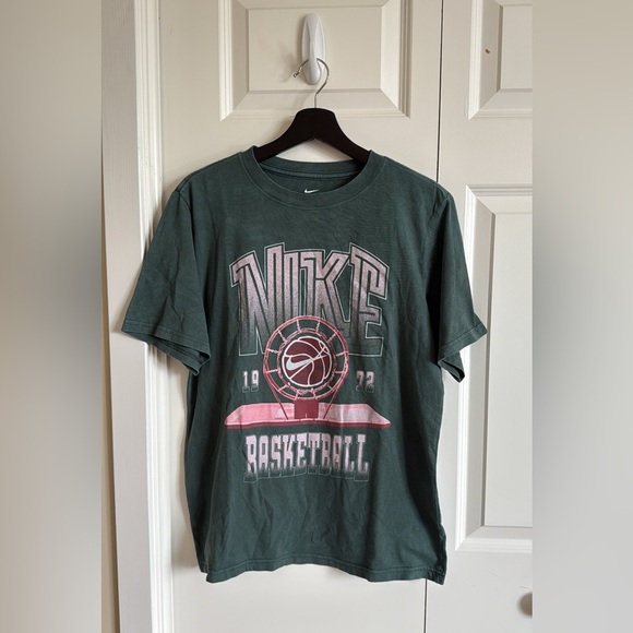 Nike Basketball Graphic Tee - Picture 1 of 2